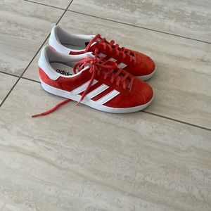 Adidas Gazelle “pre loved red” size 7